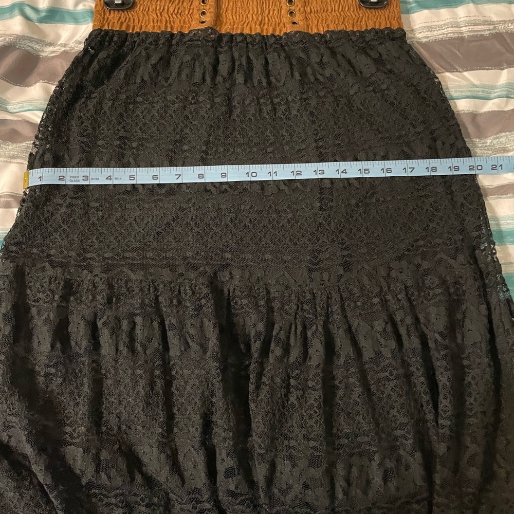 Beautiful black lace skirt - Picture 6 of 6